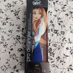 Princess Belle Disney Pro Detangler Wet Brush